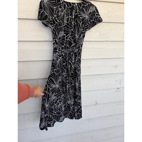 Banana Republic Black White Floral Wrap Dress Size Small Stretch Fit & Flare - Picture 7 of 7